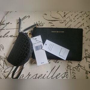 Tommy Hilfiger multi pouch in blk NWT